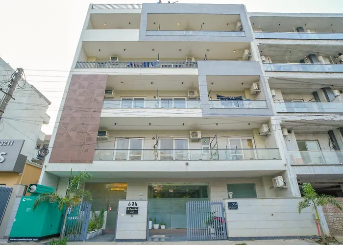 Serviced Luxury Suites With Kitchenette & Balcony At Sector 45